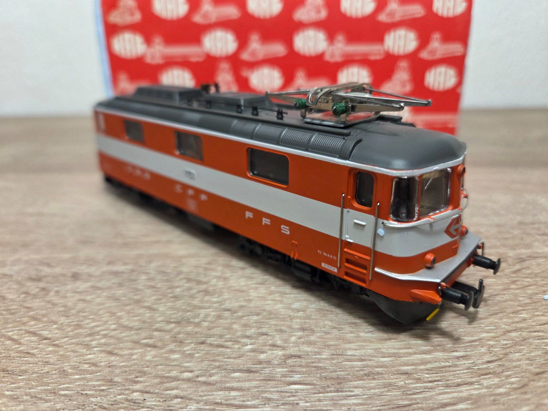 Hag Modellini di ferrovie: Hag 211 E-Lok "Swiss Express" 11103 SBB H0 – Usato da St-Aubin-Sauges venduto da Lo_Go 3