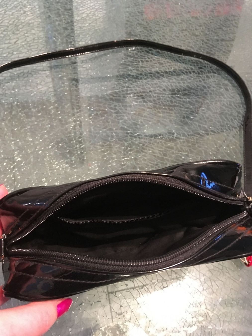 Borse da donna: schwarz/rote Lack Tasche – Usato da Oftringen venduto da andrax 1