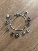 Pandora Armband mit verschiedenen Charms
