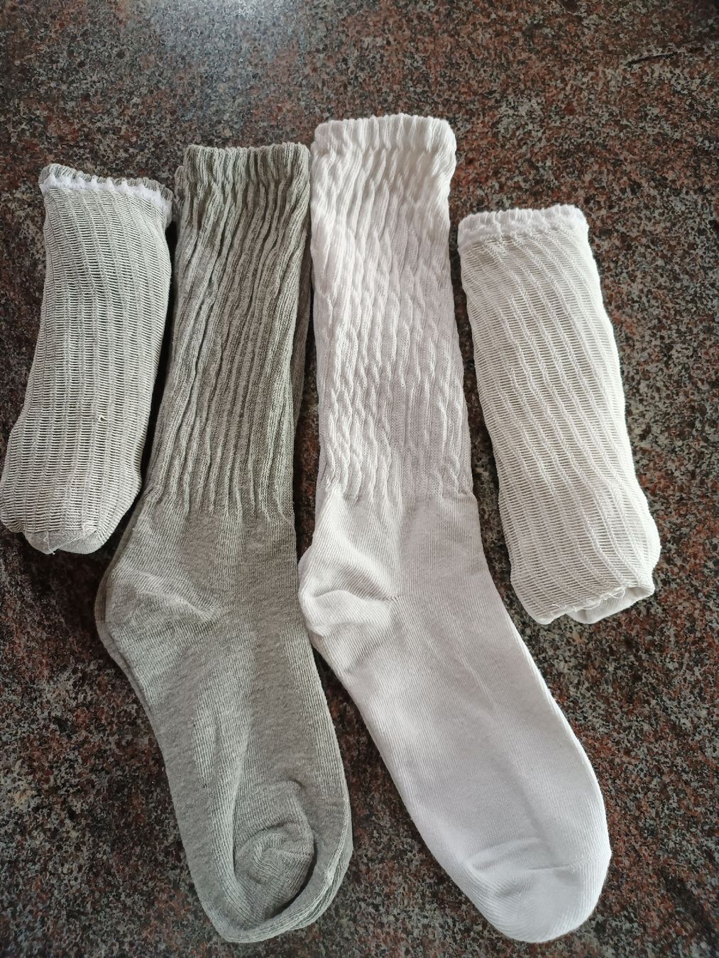 Socken: 4 Paar neue Socken – Neu (gemäss Beschreibung) aus Bätterkinden von Elefantenzoo