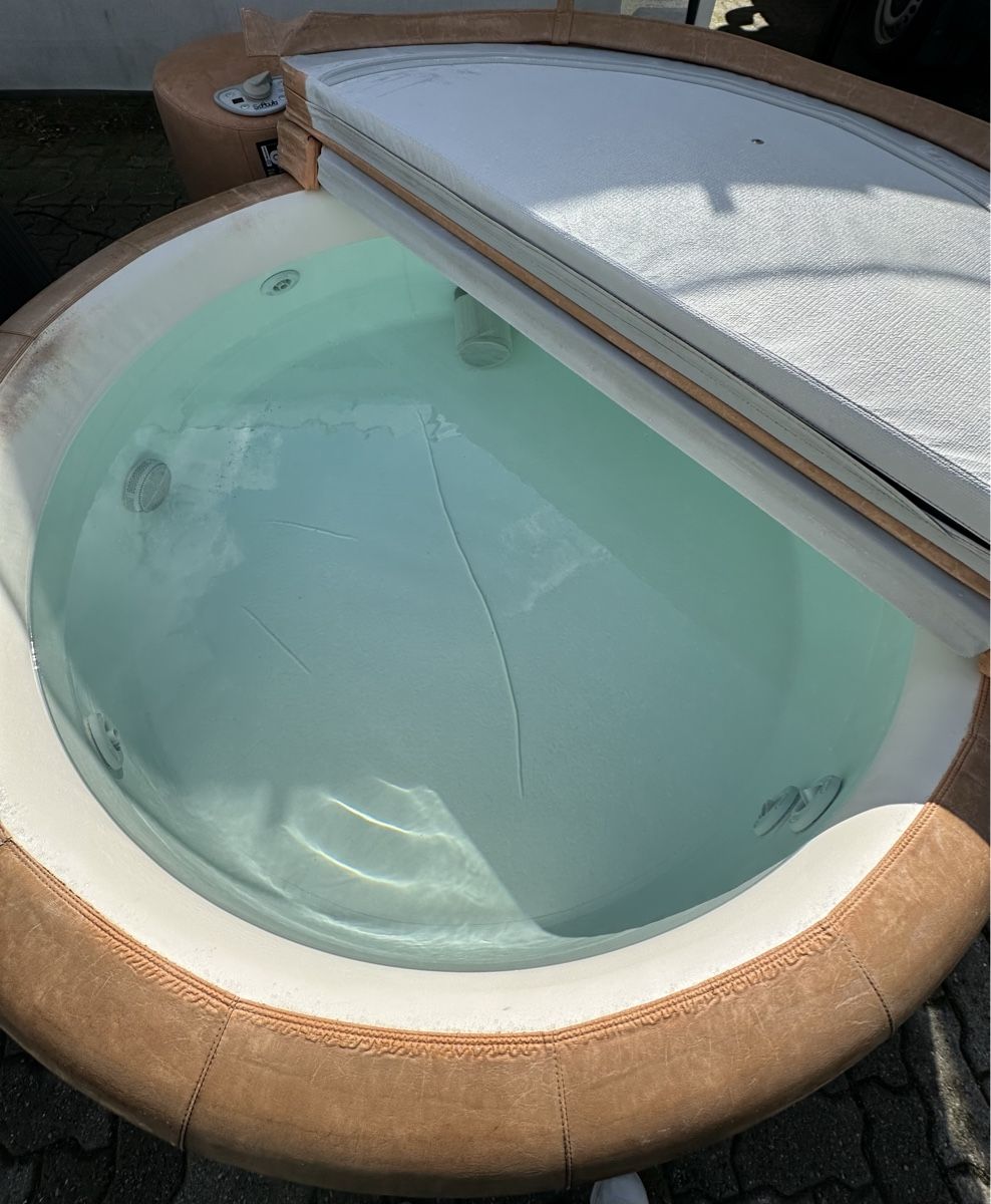 Softub Whirlpool: Softub Whirlpool Legend – Gebraucht aus Solothurn von  4