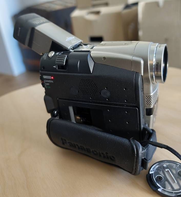 Videocamere: Panasonic NV-DS33EG Videocamera – Usato da Rorbas venduto da Fa18 2