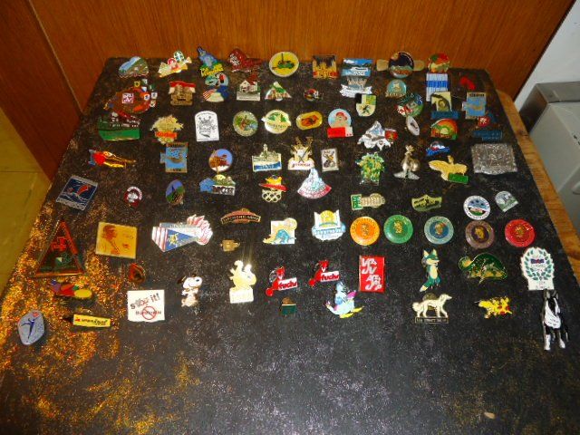 Plaketten & Abzeichen: Pins Sammlung über 80 stück – Gebraucht aus Zürich von liquidation-cobra