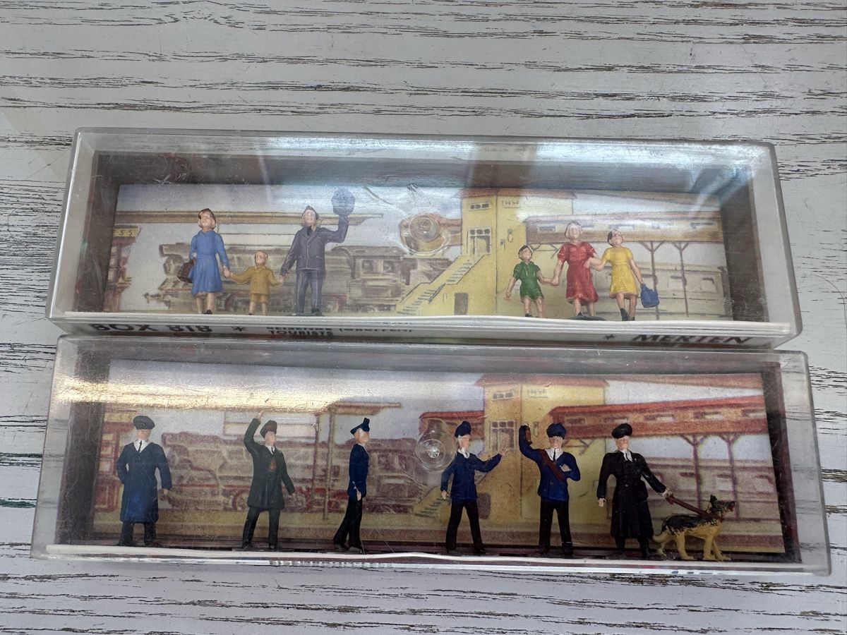 Modellini di ferrovie: Merten 818 914 Modellbahnfiguren – Nuovo e nell'imballaggio originale da Lupsingen venduto da New-Haven