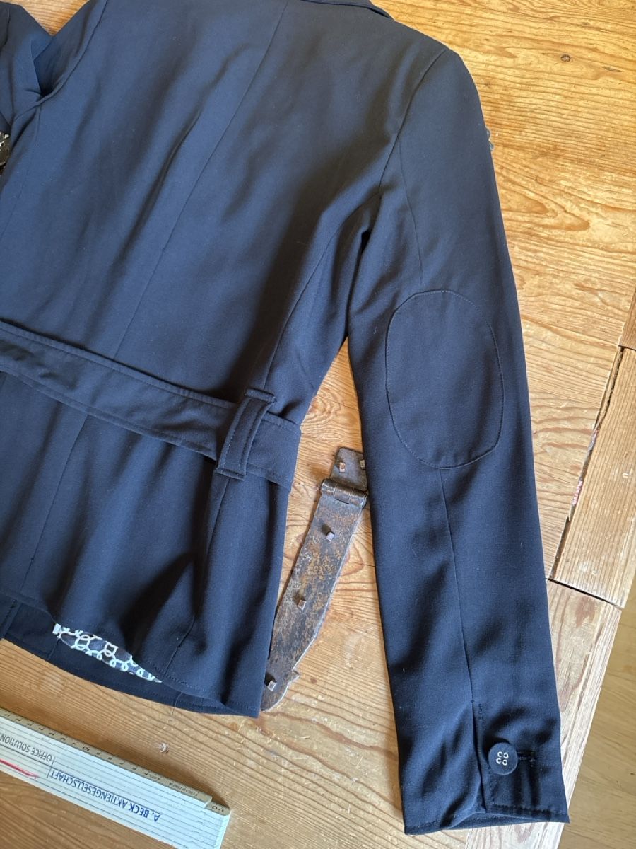 Zebra Giacche: Zebra Blazer Gr. 36 schwarz mit Gürtel – Usato da Mauren venduto da ducducturi 7