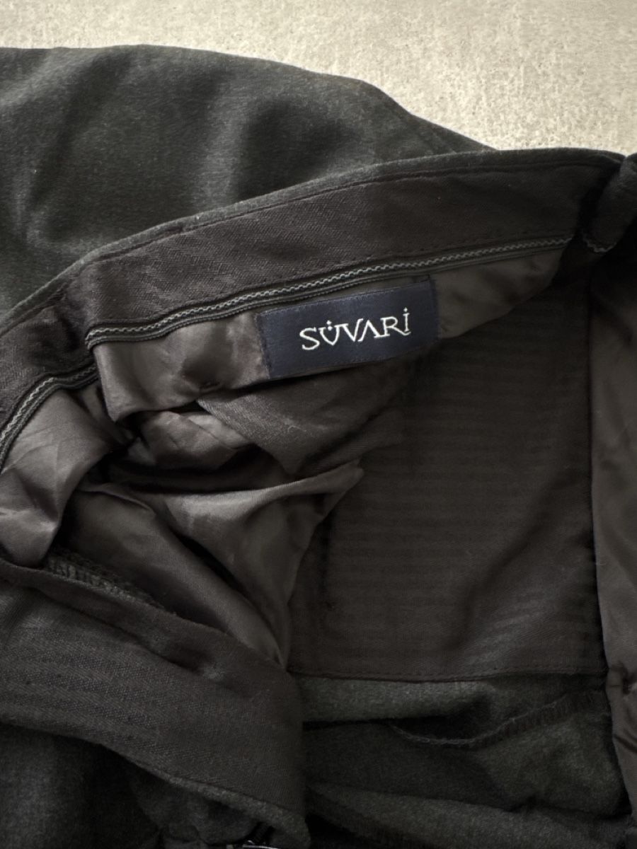 Pantaloni: Herren Anzughose grau Grösse 50 SUVARI – Usato da Elsau venduto da shoppa 1