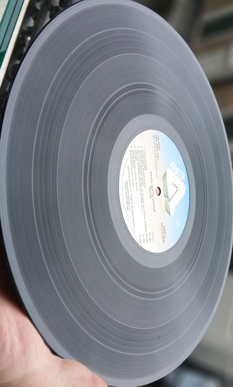Dischi in vinile: LP - Patti Smith /  Wave  – Usato da Lausanne venduto da Soulbrother 4