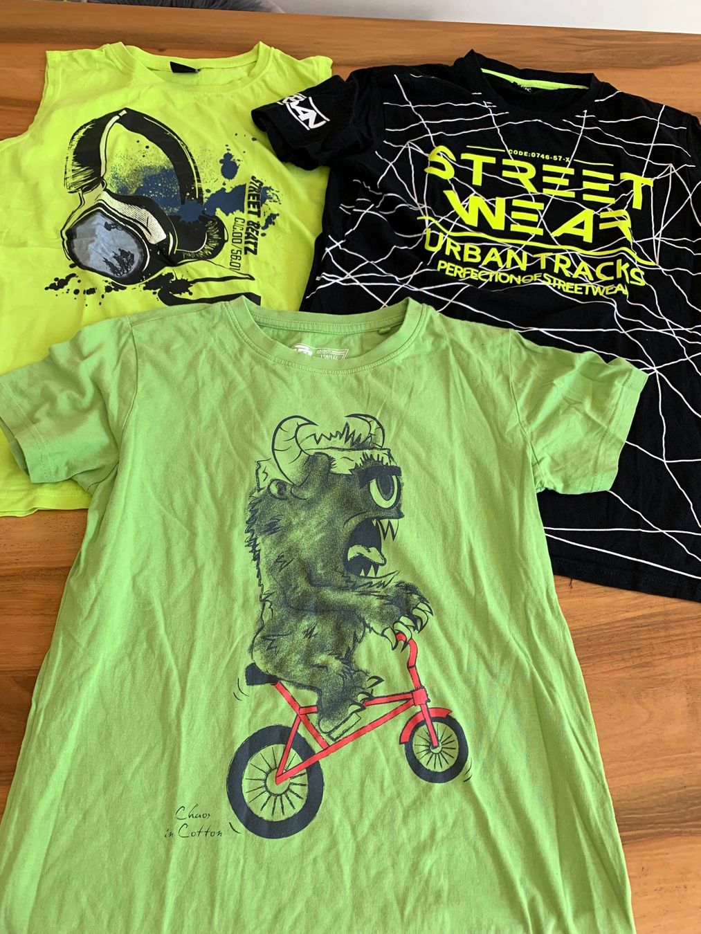 Camicie, T-shirt & Polo: Coole T-Shirts mega Print Gr. 158 / 164 – Usato da Meiringen venduto da Jackwashere