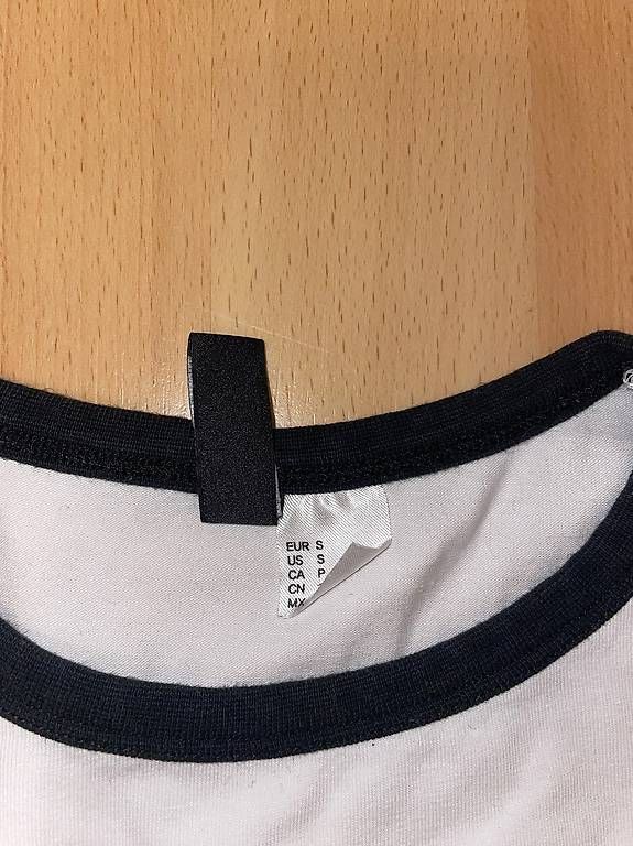 T-Shirts: H&M T-Shirt Gr. S, weiss mit Print – Gebraucht aus Thun von tat_wg9t 1