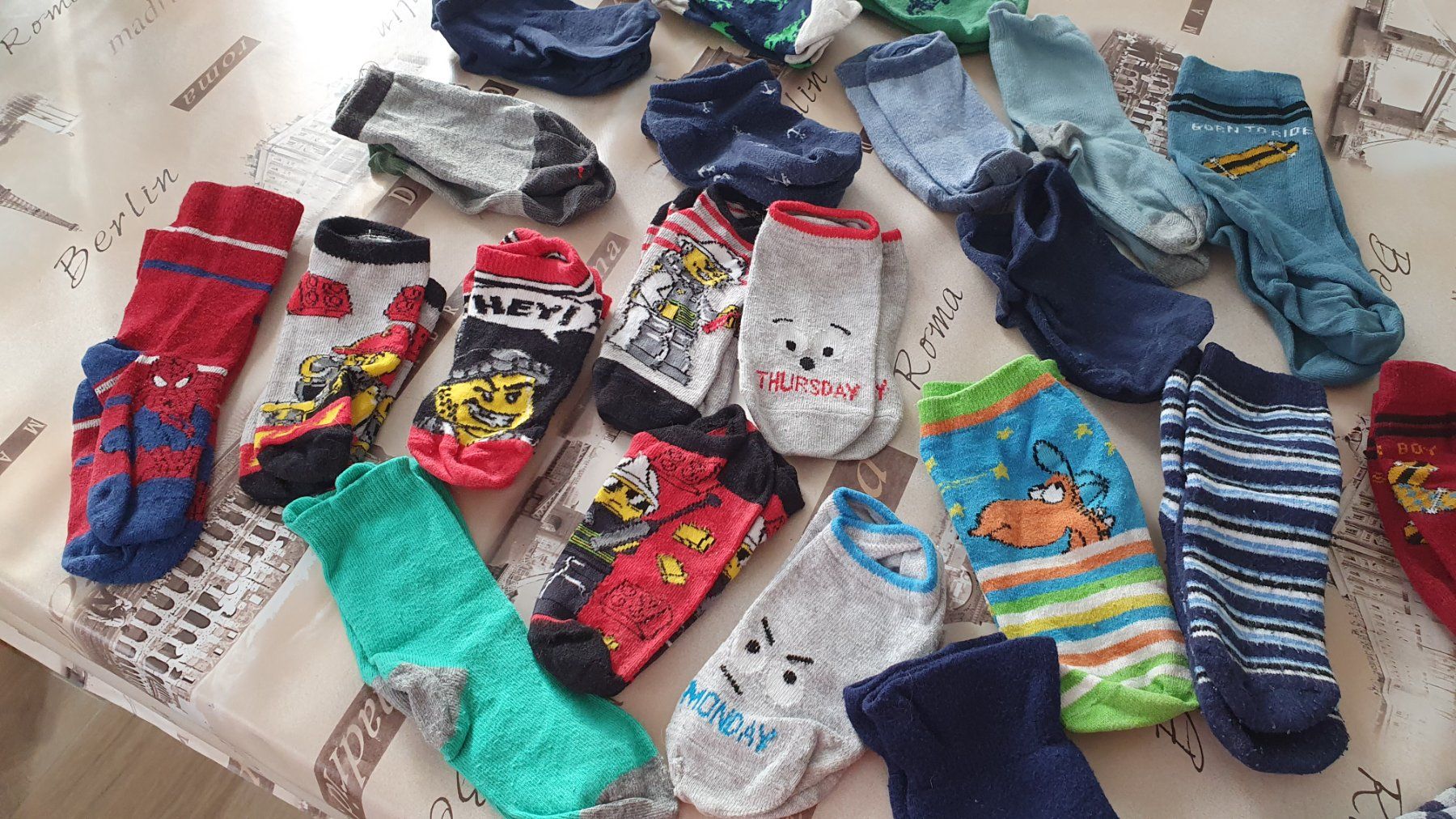 Socken für Kinder: Sockenpaket ab Gr. 19 - Sneaker, Lego, ABS, etc – Gebraucht aus Staufen von Fleby84 2