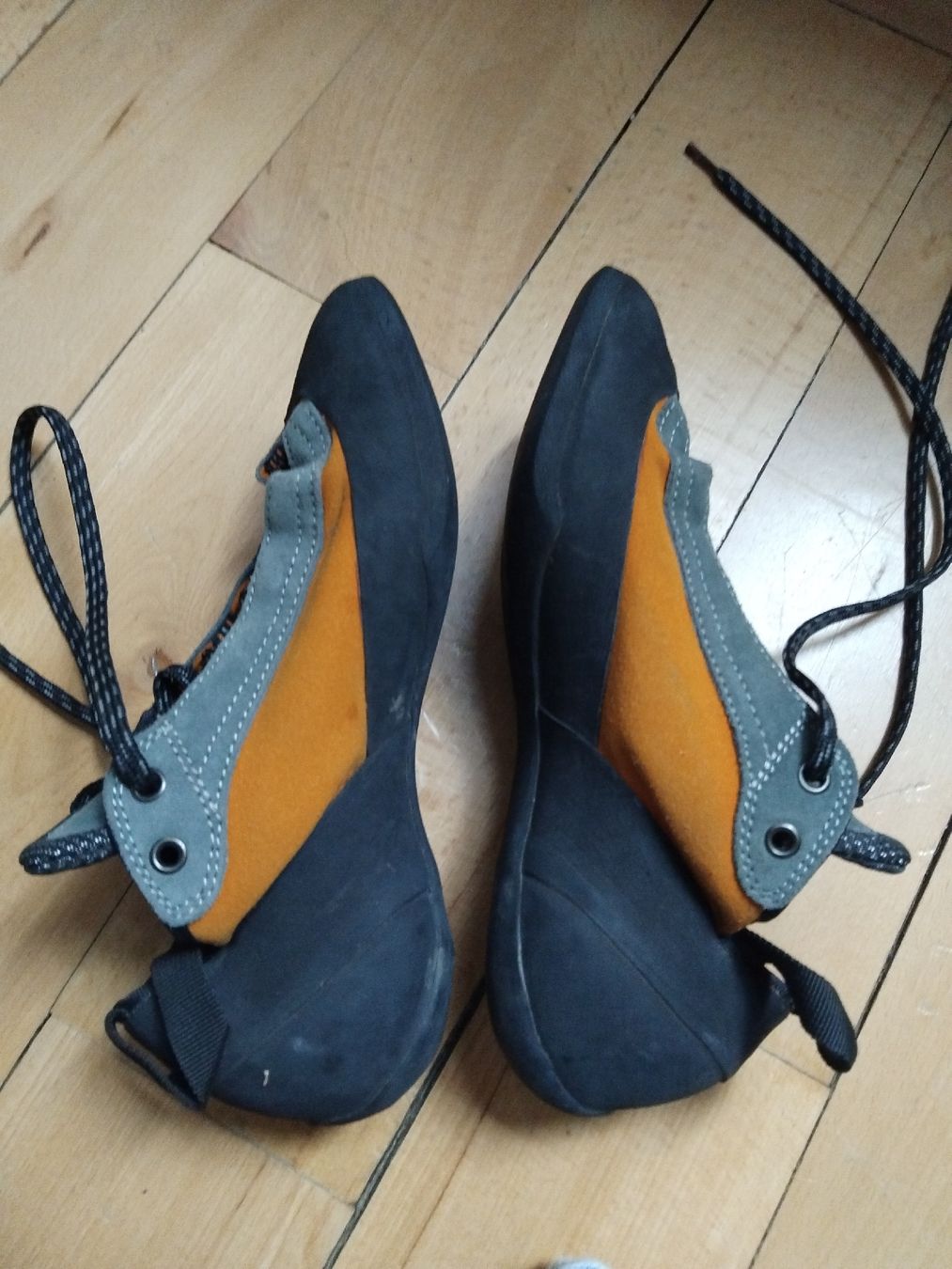 Millet Herrenschuhe: Chaussures Millet Escalade orange gris taille 38 – Gebraucht aus Peseux von Seven_life 4