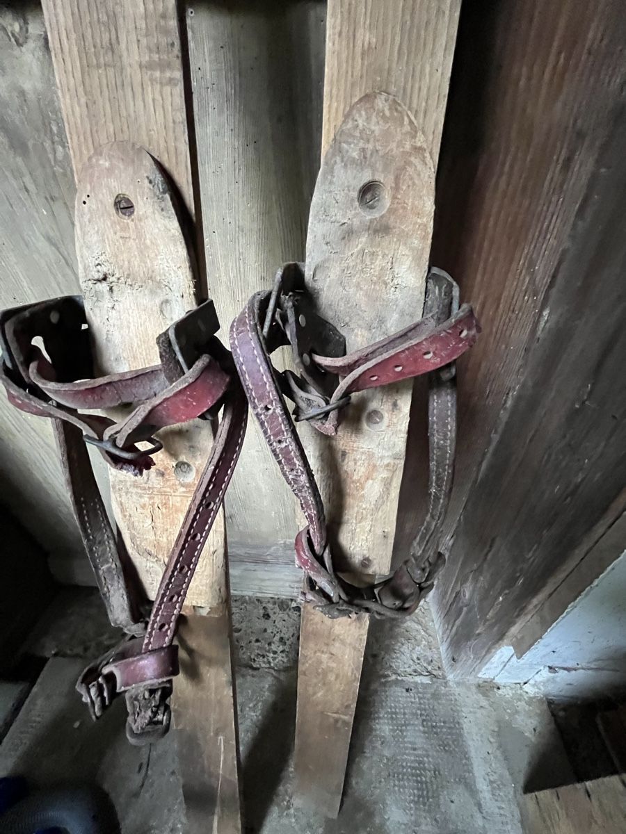 Sci: Vintage Holz Ski mit Lederbindung, Deko, Sammlerstück – Usato da Winkel venduto da Tongabonga 2