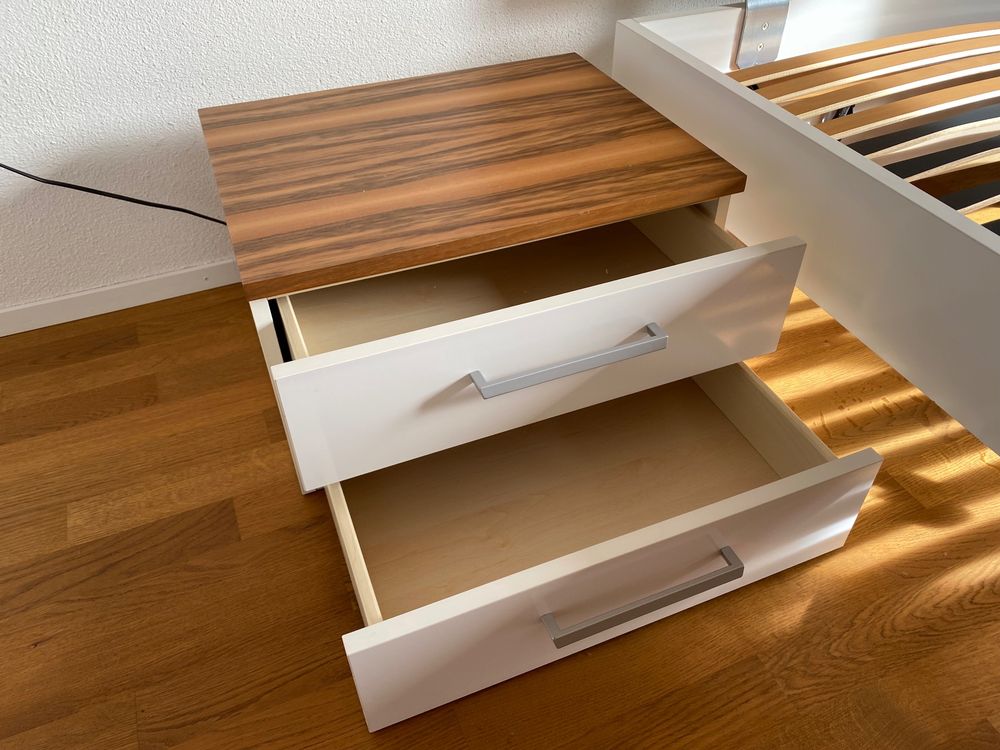 Hochwertiges Schlafzimmer komplett (weiss / Nussbaum) Kaufen auf Ricardo