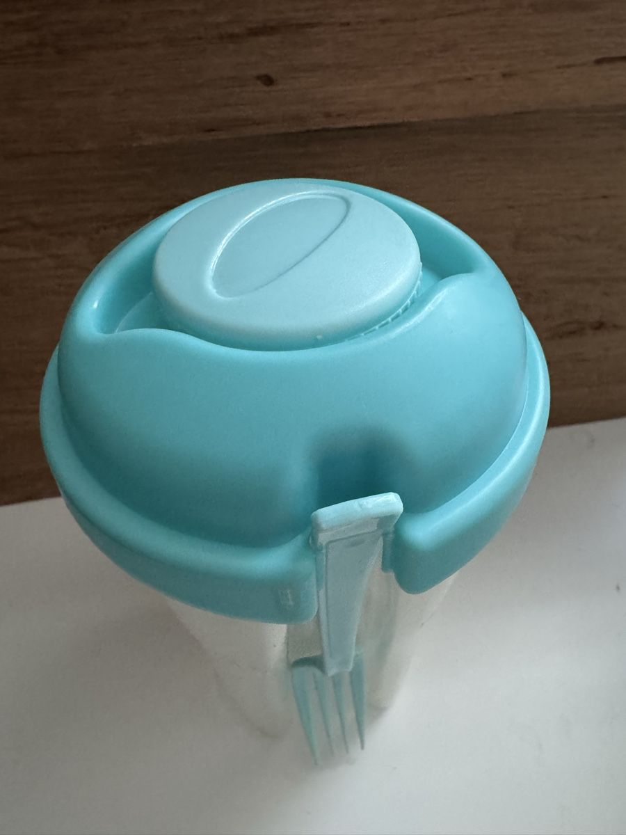Behälter & Ähnliches: Salatbehälter / Lunchbox mit Gabel und Saucenbehälter – Gebraucht aus Winkel von Schorley 1