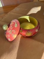 Orientalische  Aufbewahrungs-Dose rot
