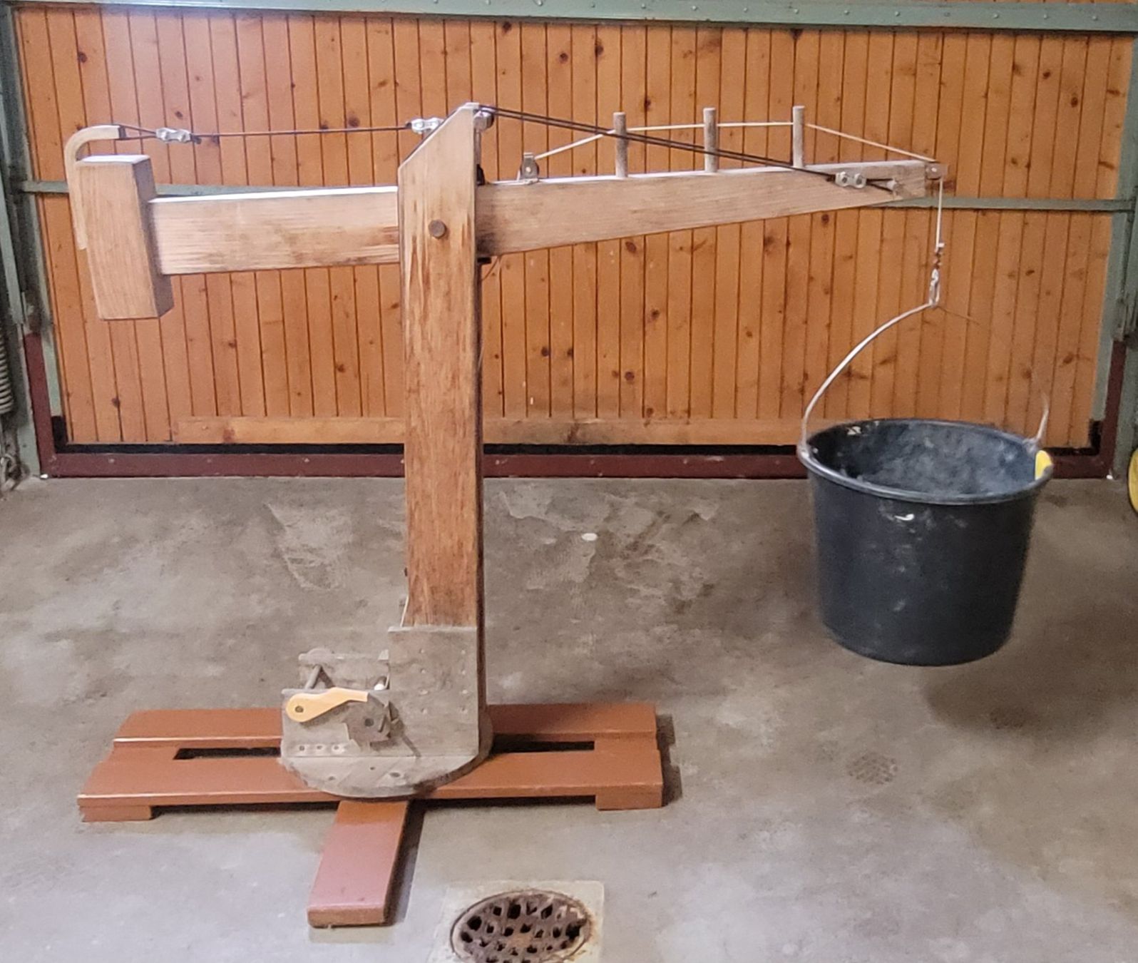 Spielzeuge: Holzkran – Gebraucht aus Schänis von karin-thom