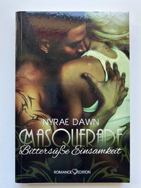 Bücher: Masquerade - bittersüsse Einsamkeit von Nyrae Dawn – Gebraucht aus Zürich von popcorn67