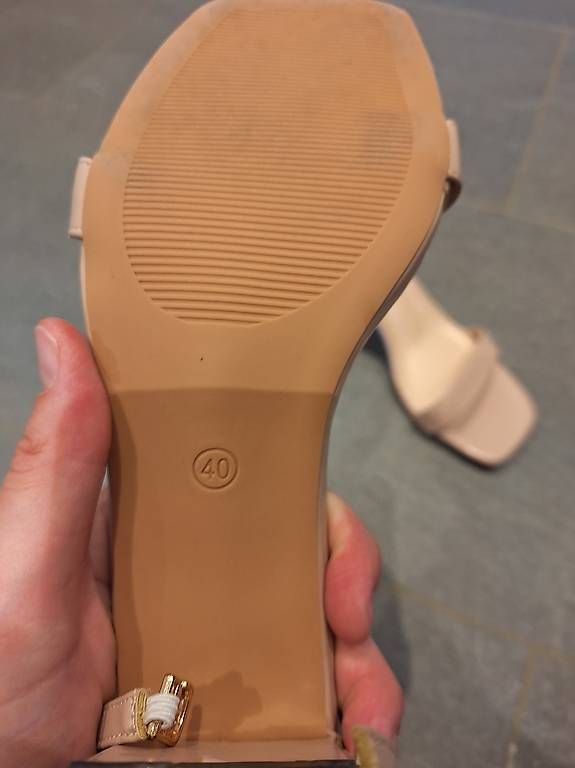 Damenschuhe: Schuhe mit Absatz – Gebraucht aus Kaltbrunn von Jasi.2018 2