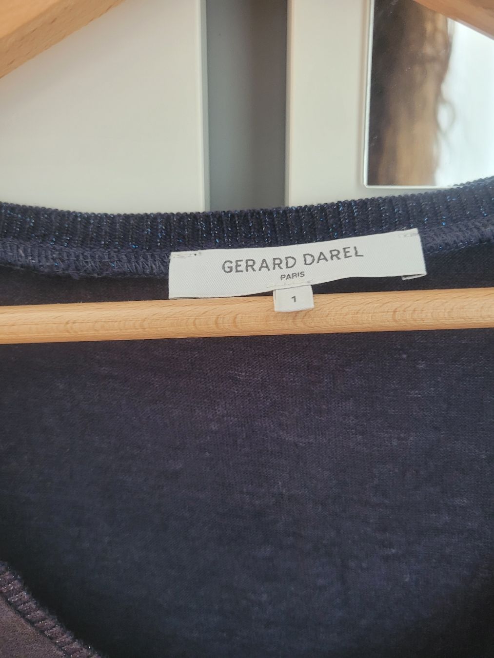 Gérard Darel Tops: top bleu Gerard Darel  – Gebraucht aus Yverdon-les-bains von sma_c6wn 1
