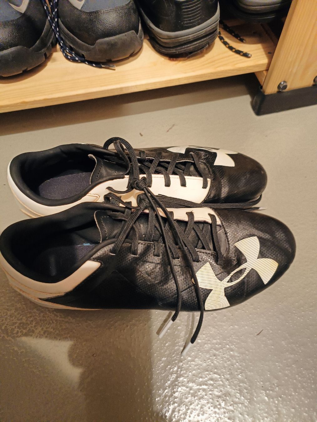 Under Armour Herrenschuhe: basquet foot 42 under armour – Gebraucht aus Froideville von JF46