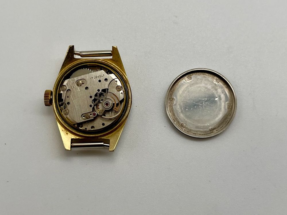 Initial Vintage Damenuhr Handaufzug-defekt (Defekt) in Aarau für