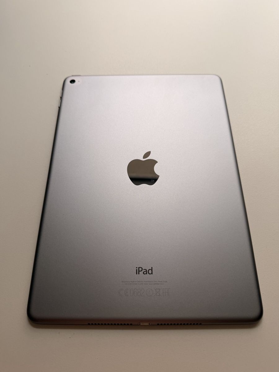 Apple Tablet PC: Apple iPad Air 2, 9.7", 64GB, Silver – Usato da Peseux venduto da Marco48 1