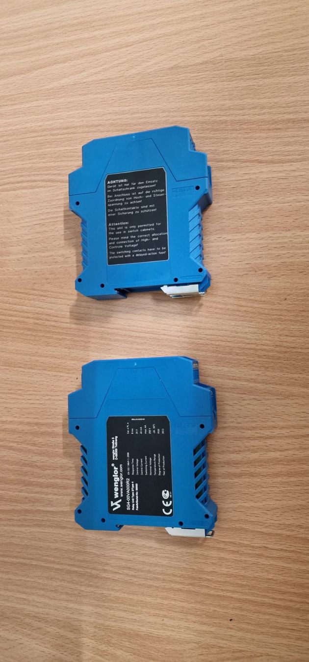 Componenti elettronici: 2x Wenglor Sicherheitsrelais SG4-00VA000R2 – Usato da Chur venduto da shop.chur 4