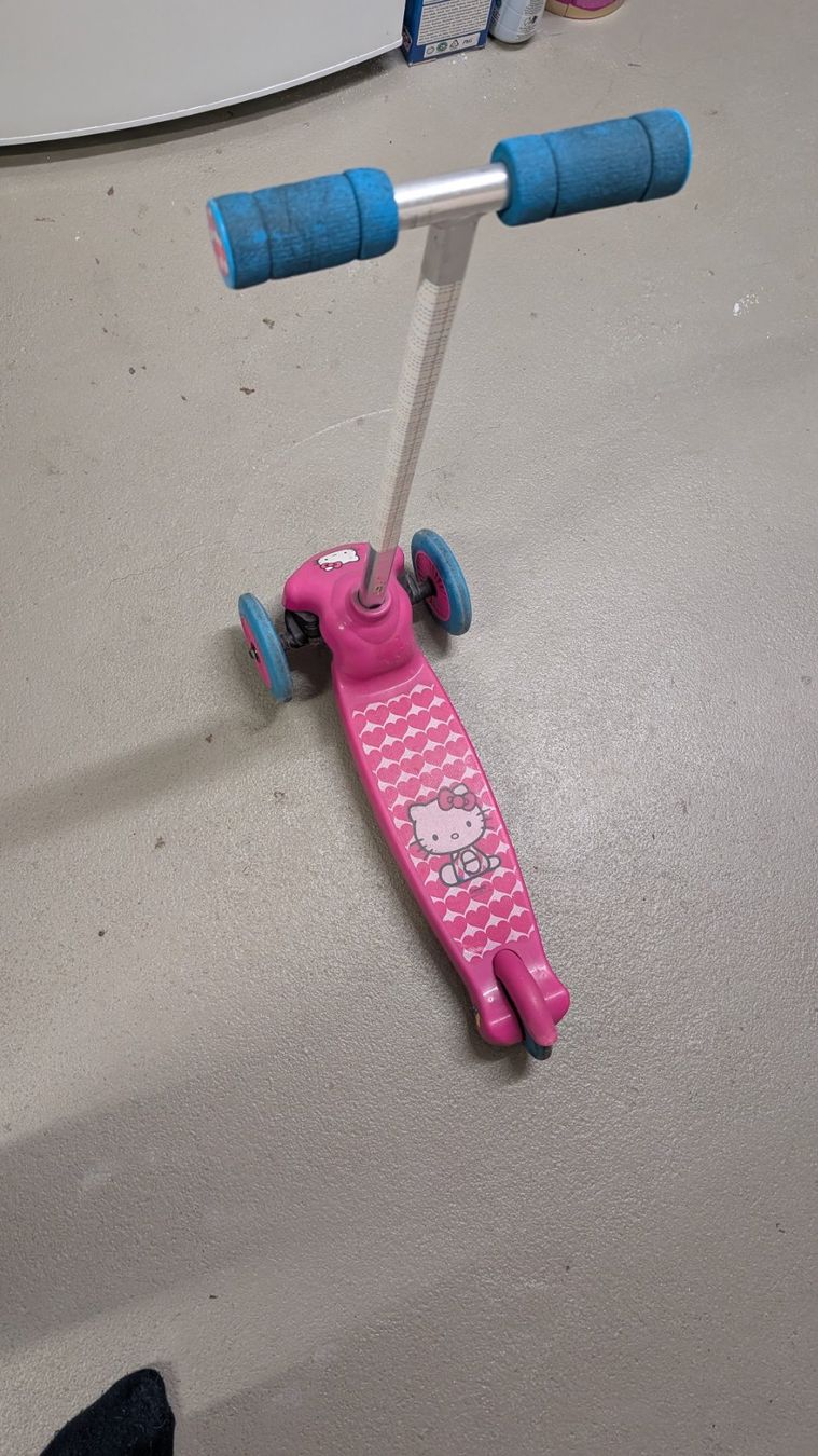 Kickboard: Kinderroller Hello Kitty 3-Rad pink gebraucht – Gebraucht aus Wilen b. Wollerau von Antoinette10