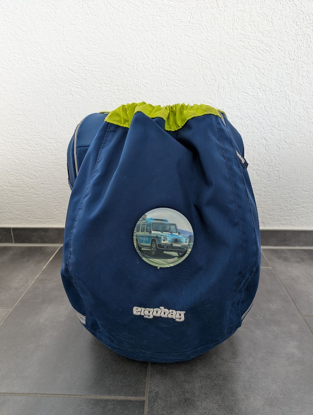 Ergobag Zaini: Ergobag Schulrucksack Polizei inkl. Regenhülle – Usato da Liestal venduto da Anni.K 1