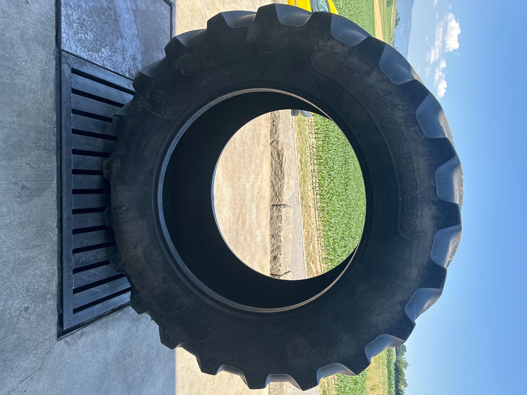 Pneus & Kompletträder: Traktoren Pneu – Gebraucht aus Wolfwil von pas_cvy9
