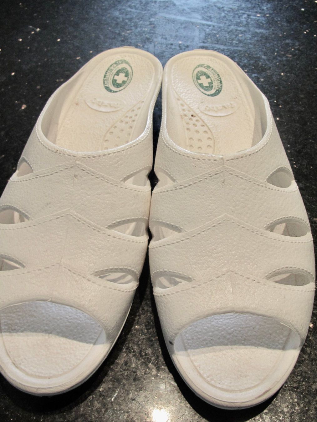Scarpe da donna: CHAUSSURES DE BAIN FASHY ANTIBACTERIE – Usato da Murten venduto da Selliot 1