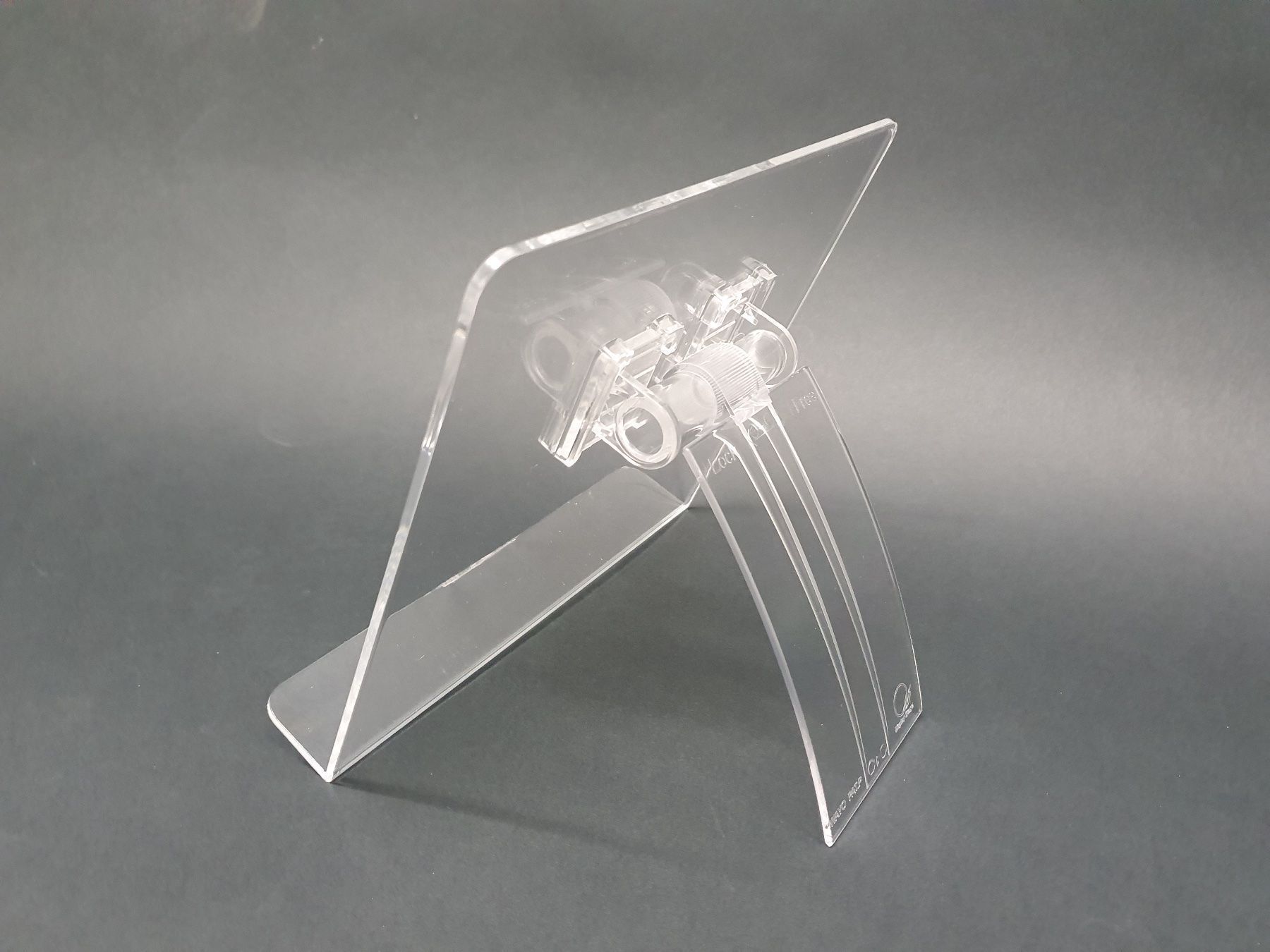 Sonstige Dekorationen & Accessoires: Eleganter Multi - Ständer, Acrylglas, 2 Stk. - Schnäppchen! – Neu und originalverpackt aus Aegerten von taxidermo 2
