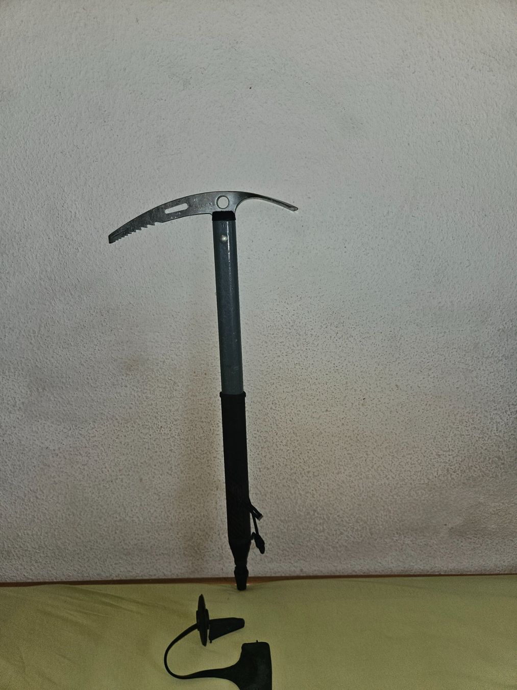 Attrezzatura da arrampicata: Stubai Eispickel 60cm – Usato da Basel venduto da FirstClass4000