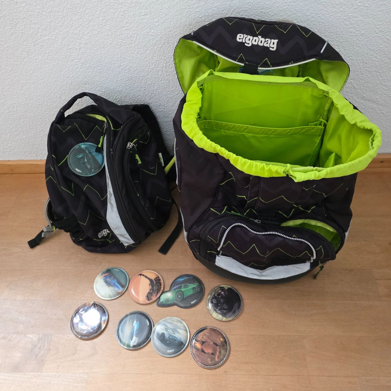 Ergobag Kindertaschen: Ergobag Rucksack mit kleine Training Rucksack und  Klettis – Gebraucht aus Luzern von Cado12