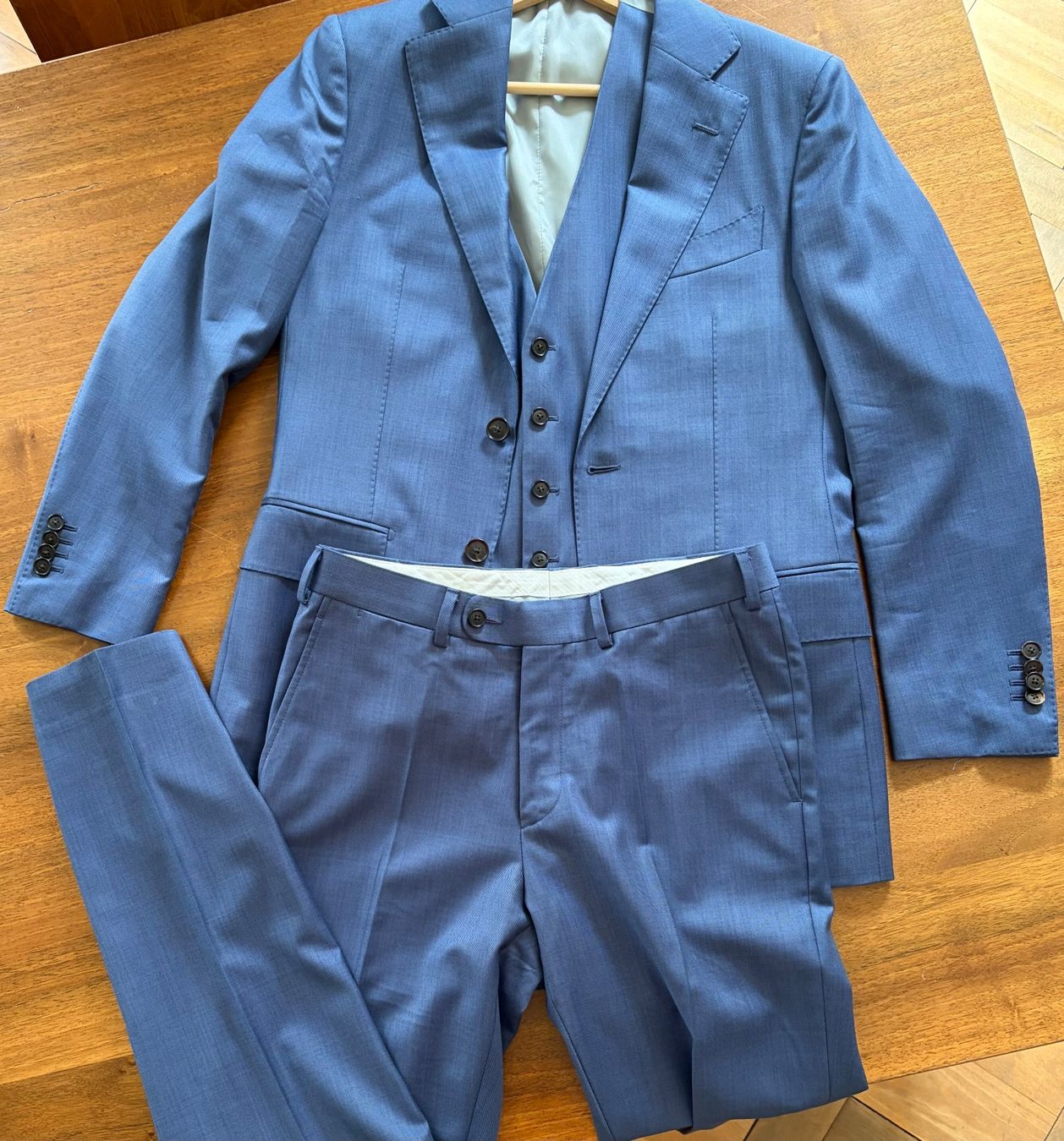 Suitsupply Completi: Suitsupply La Spalla - drei Teiler Anzug – Usato da St.Gallen venduto da Boergie 5