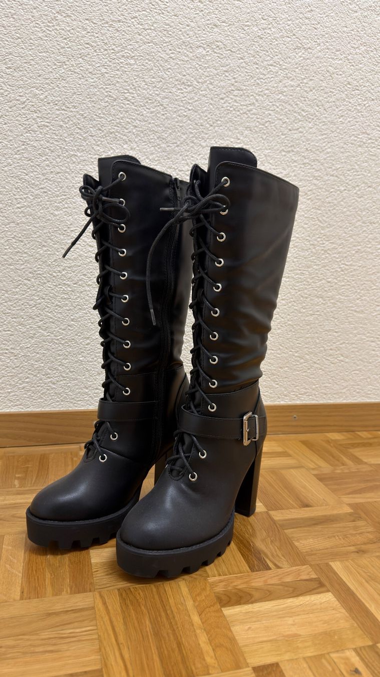 Scarpe da donna: Damenstiefel schwarz Grösse 40 – Nuovo (secondo la descrizione) da oberburg venduto da AlamoTX 2