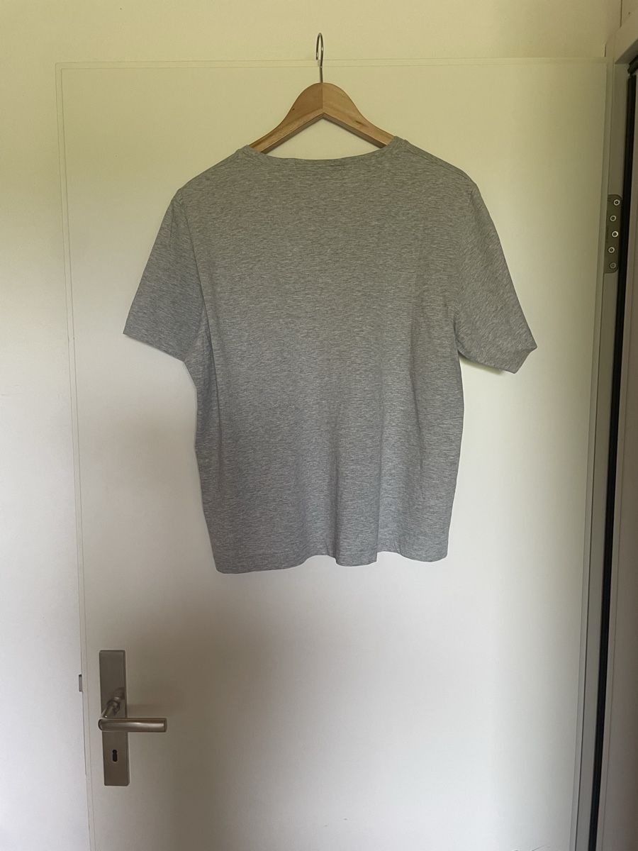 Cos T-shirts: Cos T-Shirt grau Neuwertig – Neuf (Voir description) à Schüpfheim par Nussbaum_4 2