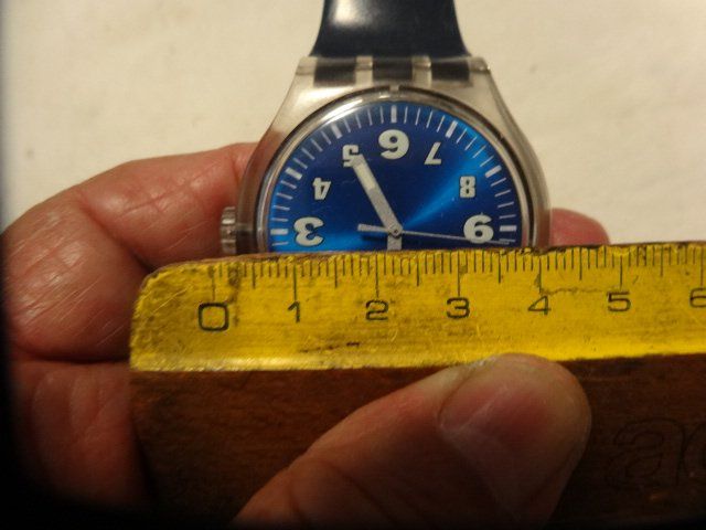 Swatch Montres: S-WATCH HERREN GRÖÖSE UHR,QUARTZ.SWISS MADE.LÄÜFT – D'occasion à zürich par ahmad01 3