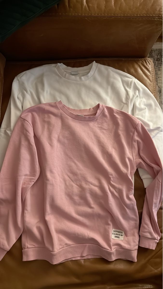 Pulls et sweat-shirts: 2er Set Basic Pullover, Grösse 140-146, Top Zustan – D'occasion à Spreitenbach par BIH2005