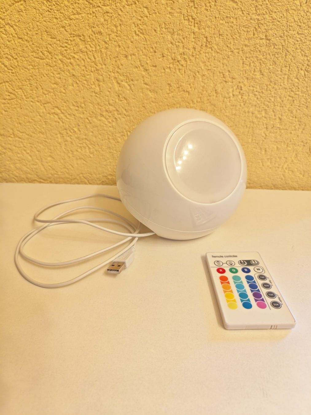 Lampade: Runde RGB Tischleuchte – Usato da Liestal venduto da Kratzilla