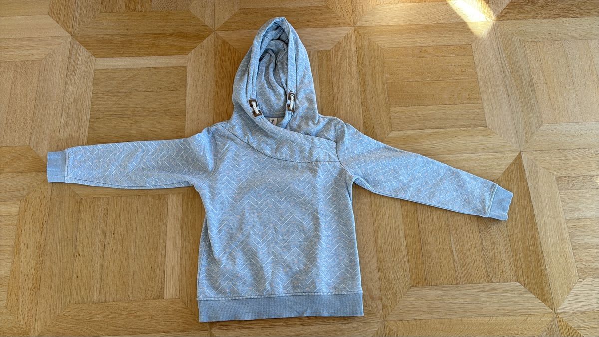 Maglioni & Felpe: Kapuzenpullover hellblau strukturiert gebraucht – Usato da Nottwil venduto da buti1976