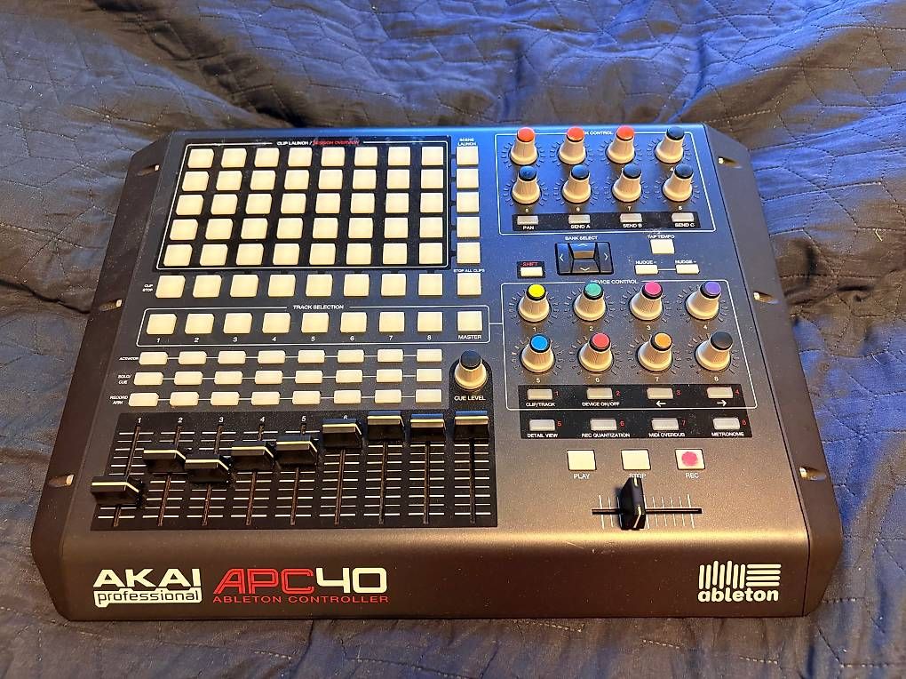 Instruments de musique: AKAI APC40 MIDI-Controller – D'occasion à Frauenfeld par fab_kv55