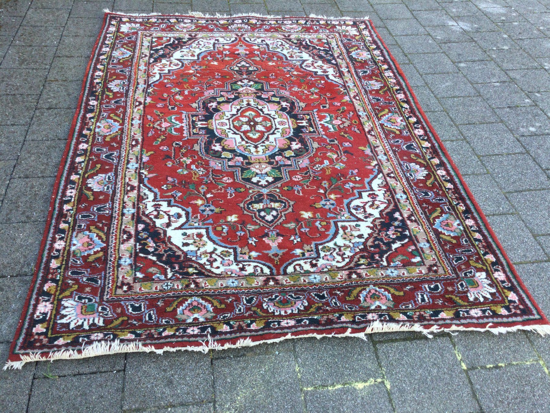 Teppiche: Gebrauchter grösserer Persischer Orientteppich – Defekt aus Wangen SZ von kuriosum12