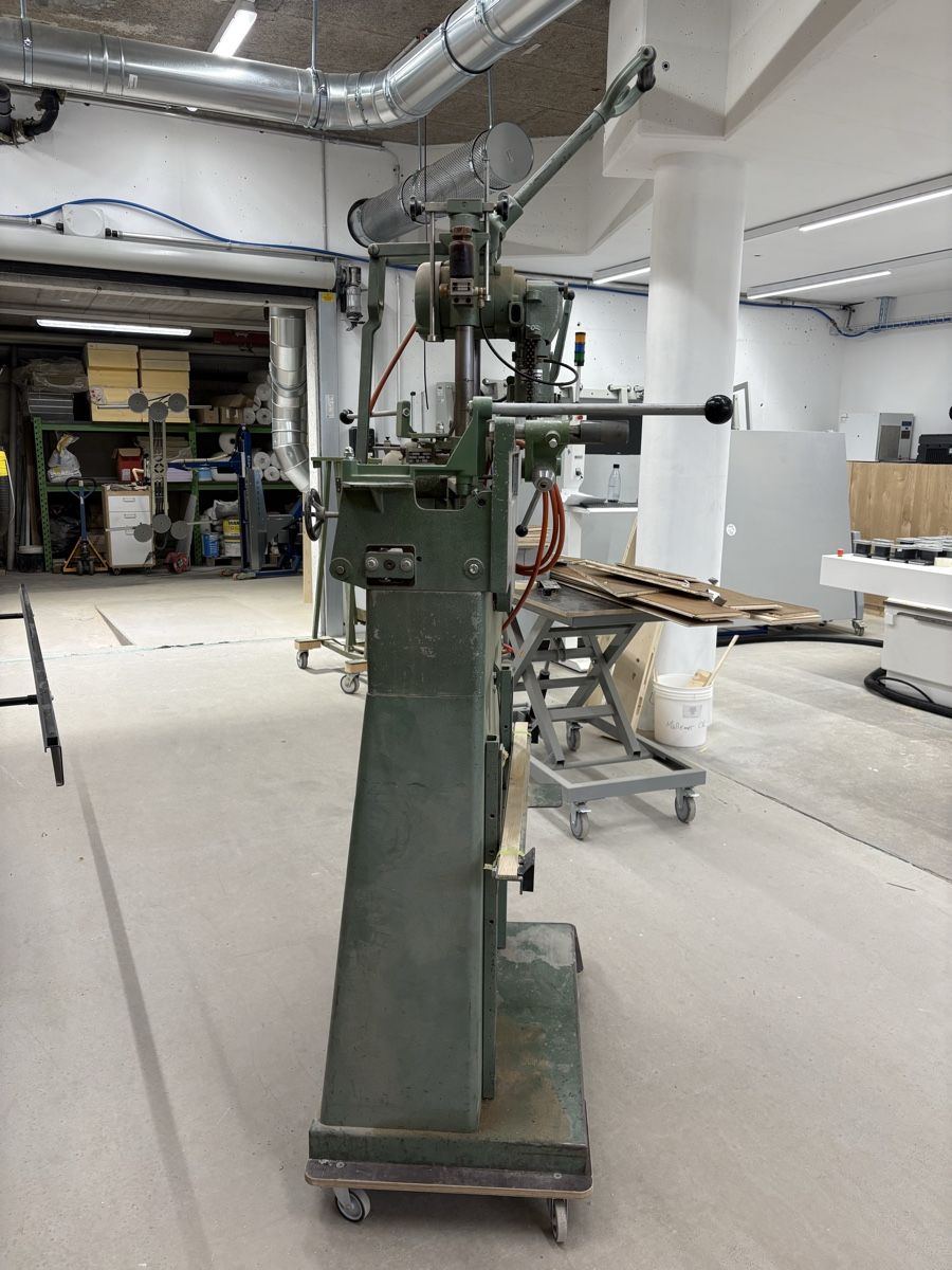 Tutte le macchine: Kettenstemmer SL 100 – Usato da Flims Dorf venduto da Mauro98 1