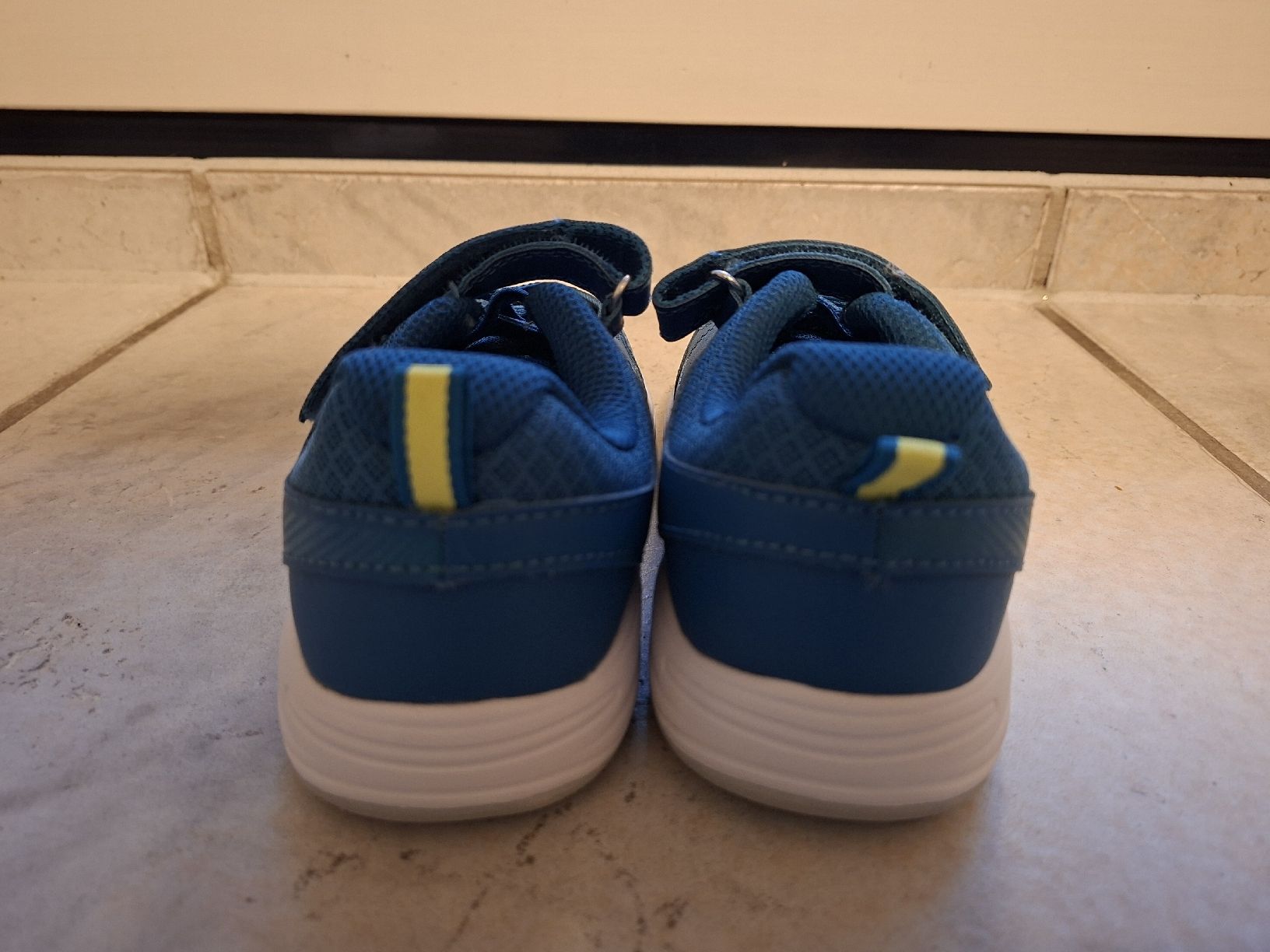Decathlon Scarpe per ragazzi: Turnschuhe, Gr. 31 – Usato da Seuzach venduto da Strandkorb_ 2