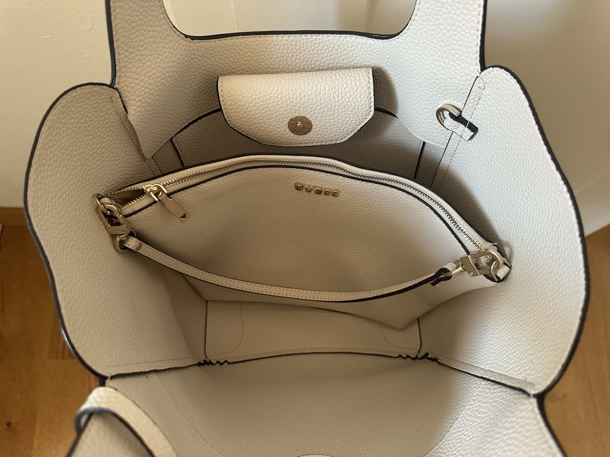 Guess Sacs femmes: Guess Handtasche – Neuf (Voir description) à Chur par ang_qft7 7