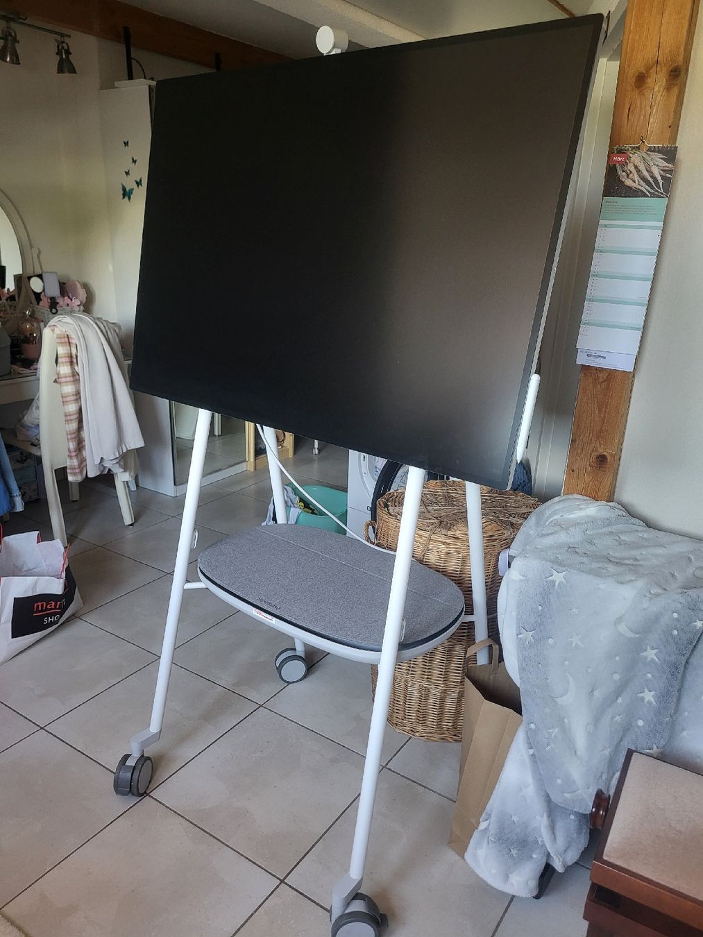 Hub & Switch: Microsoft Surface Hub 2S 50" inkl. Rollständer,Kamera,Stift – Usato da Uster venduto da kia_2vxp