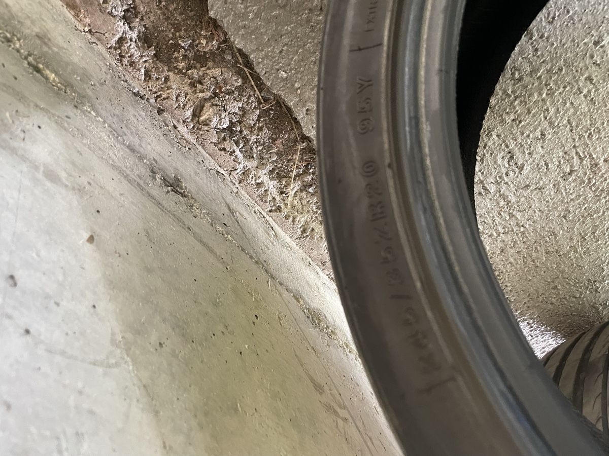 Minerva Pneus & Roues: 2x 275/30 R20 97Y – D'occasion à Einsiedeln par VH_ 7