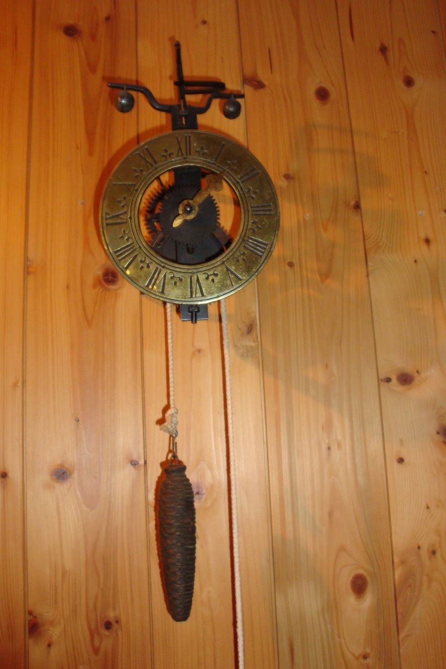 Orologi: Wand Uhr – Usato da Bäriswil Be venduto da Kater-Carlo