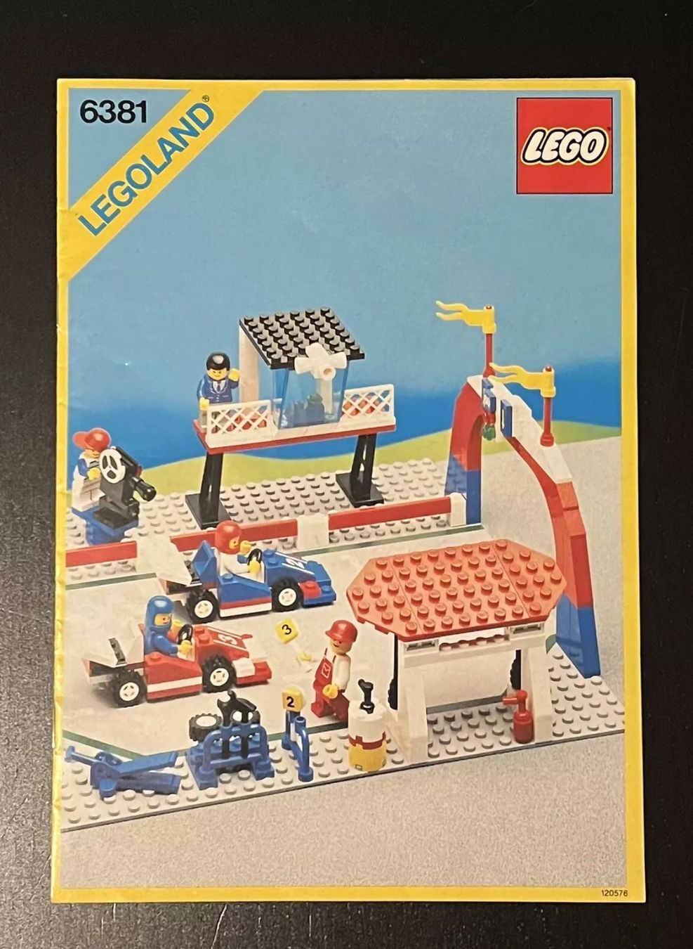 Lego Spielzeuge: LEGO Set 6381 Classic Town Motor Speedway – Gebraucht aus Laufen von ric_9vmm 7